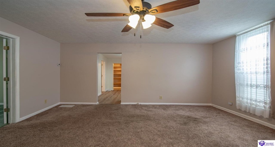 High Street, Vine Grove, Kentucky 40175, ,2 BathroomsBathrooms,For Sale,High Street,HK24004111