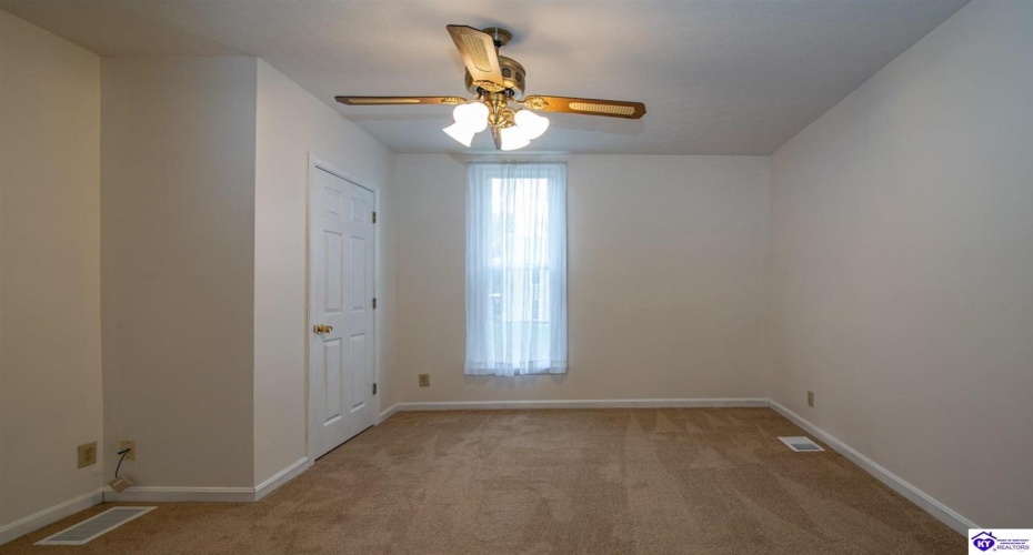 High Street, Vine Grove, Kentucky 40175, ,2 BathroomsBathrooms,For Sale,High Street,HK24004111