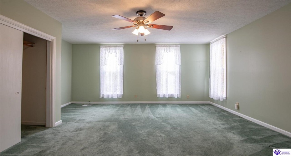 High Street, Vine Grove, Kentucky 40175, ,2 BathroomsBathrooms,For Sale,High Street,HK24004111