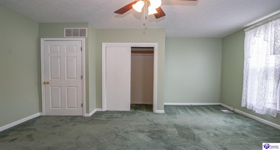 High Street, Vine Grove, Kentucky 40175, ,2 BathroomsBathrooms,For Sale,High Street,HK24004111