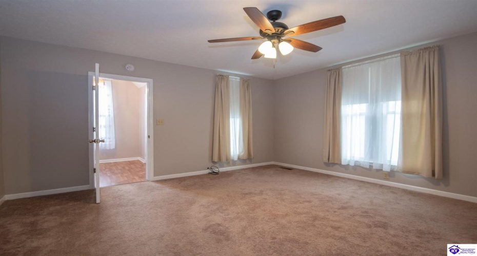 High Street, Vine Grove, Kentucky 40175, ,2 BathroomsBathrooms,For Sale,High Street,HK24004111