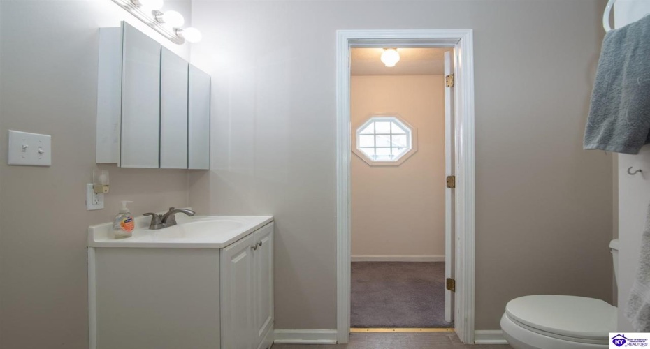 High Street, Vine Grove, Kentucky 40175, ,2 BathroomsBathrooms,For Sale,High Street,HK24004111