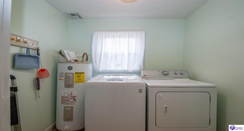 High Street, Vine Grove, Kentucky 40175, ,2 BathroomsBathrooms,For Sale,High Street,HK24004111