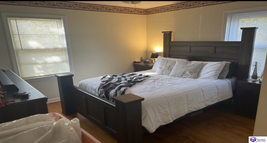 Village Drive, Elizabethtown, Kentucky 42701, ,2 BathroomsBathrooms,For Sale,Village Drive,HK24004118