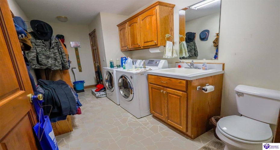 Carter Brothers Road, Hodgenville, Kentucky 42748, ,3 BathroomsBathrooms,For Sale,Carter Brothers Road,HK24004120