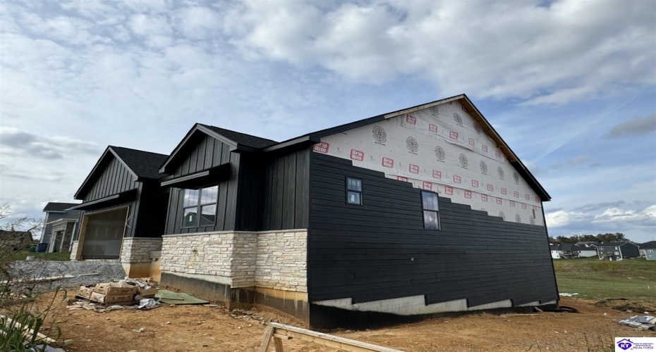 Ashwood Avenue, Elizabethtown, Kentucky 42701, ,4 BathroomsBathrooms,For Sale,Ashwood Avenue,HK24004122