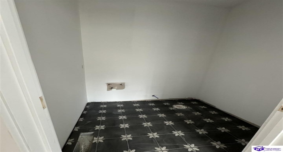 Ashwood Avenue, Elizabethtown, Kentucky 42701, ,4 BathroomsBathrooms,For Sale,Ashwood Avenue,HK24004122