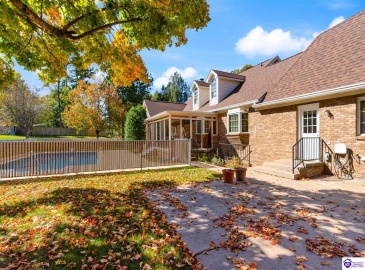 Maple Street, Elizabethtown, Kentucky 42701, ,5 BathroomsBathrooms,For Sale,Maple Street,HK24004123