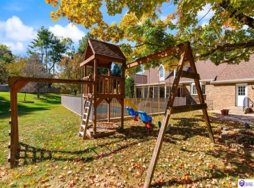 Maple Street, Elizabethtown, Kentucky 42701, ,5 BathroomsBathrooms,For Sale,Maple Street,HK24004123