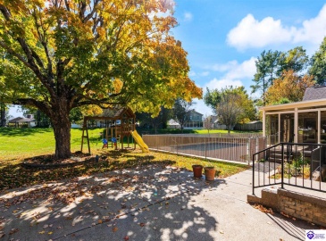 Maple Street, Elizabethtown, Kentucky 42701, ,5 BathroomsBathrooms,For Sale,Maple Street,HK24004123