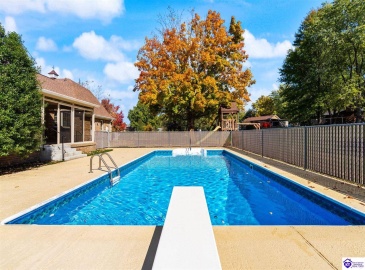 Maple Street, Elizabethtown, Kentucky 42701, ,5 BathroomsBathrooms,For Sale,Maple Street,HK24004123