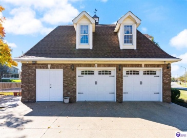 Maple Street, Elizabethtown, Kentucky 42701, ,5 BathroomsBathrooms,For Sale,Maple Street,HK24004123