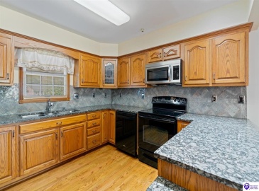 Maple Street, Elizabethtown, Kentucky 42701, ,5 BathroomsBathrooms,For Sale,Maple Street,HK24004123