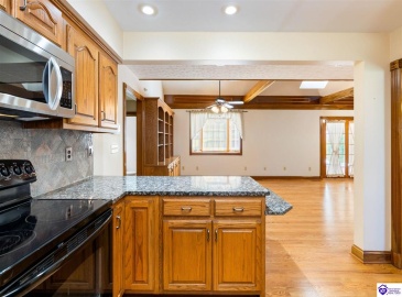 Maple Street, Elizabethtown, Kentucky 42701, ,5 BathroomsBathrooms,For Sale,Maple Street,HK24004123