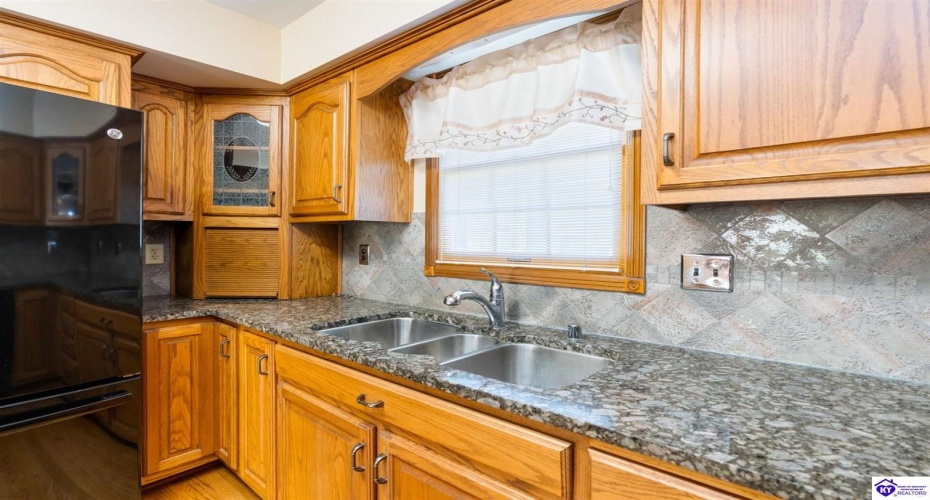 Maple Street, Elizabethtown, Kentucky 42701, ,5 BathroomsBathrooms,For Sale,Maple Street,HK24004123 Maple Street, Elizabethtown, Kentucky 42701, ,5 BathroomsBathrooms,For Sale,Maple Street,HK24004123