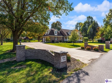 Maple Street, Elizabethtown, Kentucky 42701, ,5 BathroomsBathrooms,For Sale,Maple Street,HK24004123