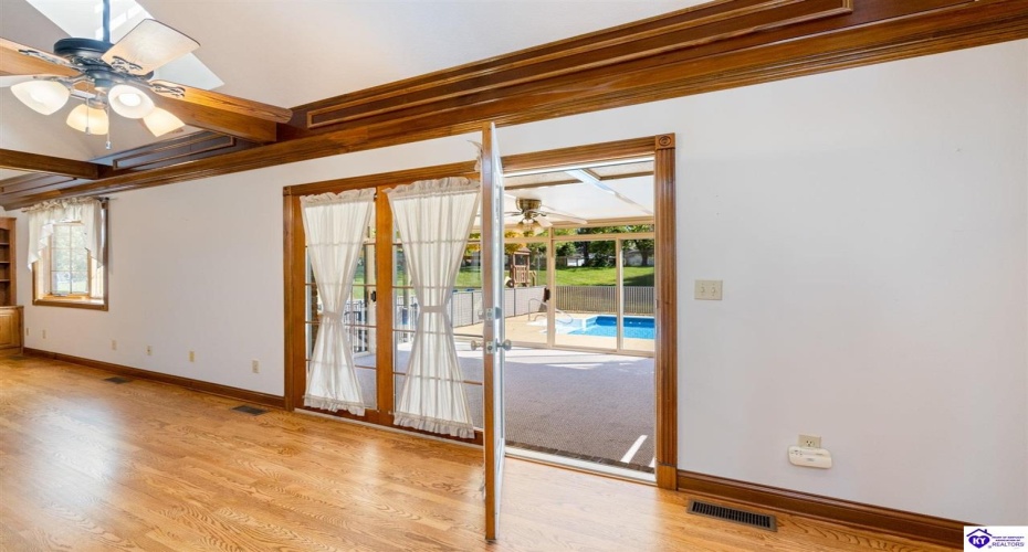 Maple Street, Elizabethtown, Kentucky 42701, ,5 BathroomsBathrooms,For Sale,Maple Street,HK24004123 Maple Street, Elizabethtown, Kentucky 42701, ,5 BathroomsBathrooms,For Sale,Maple Street,HK24004123