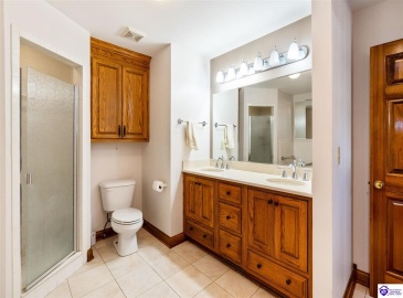 Maple Street, Elizabethtown, Kentucky 42701, ,5 BathroomsBathrooms,For Sale,Maple Street,HK24004123