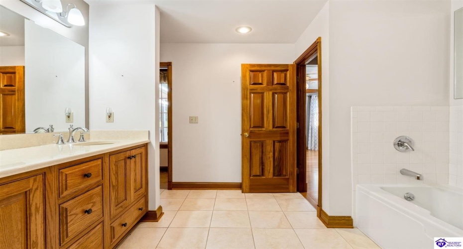 Maple Street, Elizabethtown, Kentucky 42701, ,5 BathroomsBathrooms,For Sale,Maple Street,HK24004123 Maple Street, Elizabethtown, Kentucky 42701, ,5 BathroomsBathrooms,For Sale,Maple Street,HK24004123