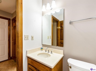 Maple Street, Elizabethtown, Kentucky 42701, ,5 BathroomsBathrooms,For Sale,Maple Street,HK24004123