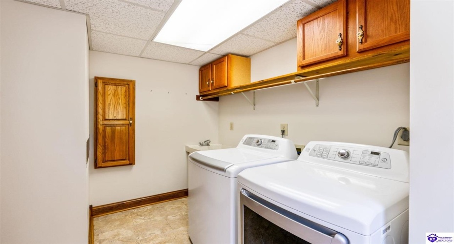 Maple Street, Elizabethtown, Kentucky 42701, ,5 BathroomsBathrooms,For Sale,Maple Street,HK24004123 Maple Street, Elizabethtown, Kentucky 42701, ,5 BathroomsBathrooms,For Sale,Maple Street,HK24004123