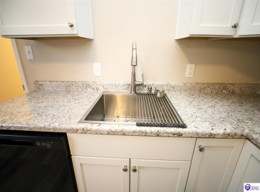 Barbara Circle, Elizabethtown, Kentucky 42701, ,3 BathroomsBathrooms,For Sale,Barbara Circle,HK24004138