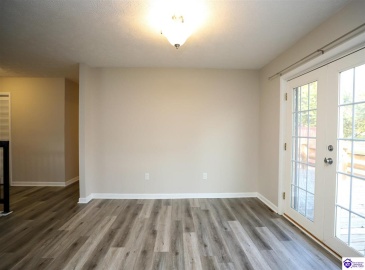 Barbara Circle, Elizabethtown, Kentucky 42701, ,3 BathroomsBathrooms,For Sale,Barbara Circle,HK24004138