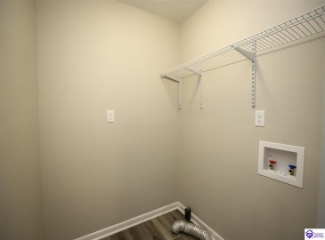 Barbara Circle, Elizabethtown, Kentucky 42701, ,3 BathroomsBathrooms,For Sale,Barbara Circle,HK24004138