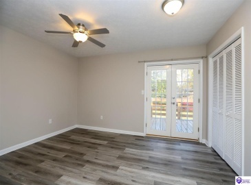 Barbara Circle, Elizabethtown, Kentucky 42701, ,3 BathroomsBathrooms,For Sale,Barbara Circle,HK24004138