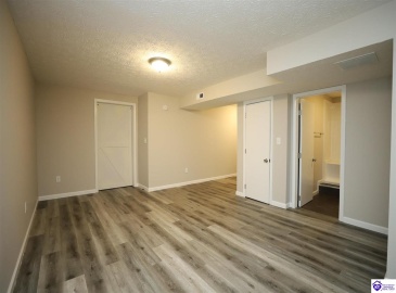 Barbara Circle, Elizabethtown, Kentucky 42701, ,3 BathroomsBathrooms,For Sale,Barbara Circle,HK24004138