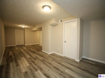 Barbara Circle, Elizabethtown, Kentucky 42701, ,3 BathroomsBathrooms,For Sale,Barbara Circle,HK24004138