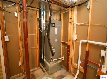 Barbara Circle, Elizabethtown, Kentucky 42701, ,3 BathroomsBathrooms,For Sale,Barbara Circle,HK24004138