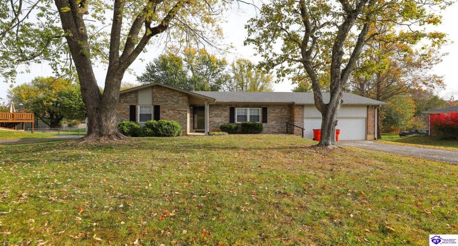 Barbara Circle, Elizabethtown, Kentucky 42701, ,3 BathroomsBathrooms,For Sale,Barbara Circle,HK24004138