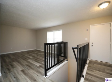 Barbara Circle, Elizabethtown, Kentucky 42701, ,3 BathroomsBathrooms,For Sale,Barbara Circle,HK24004138