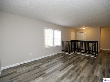 Barbara Circle, Elizabethtown, Kentucky 42701, ,3 BathroomsBathrooms,For Sale,Barbara Circle,HK24004138