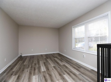 Barbara Circle, Elizabethtown, Kentucky 42701, ,3 BathroomsBathrooms,For Sale,Barbara Circle,HK24004138