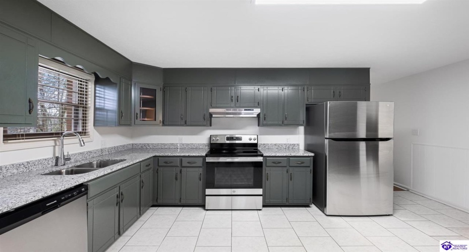 Johnstown Road, Elizabethtown, Kentucky 42701, ,3 BathroomsBathrooms,For Sale,Johnstown Road,HK24004150