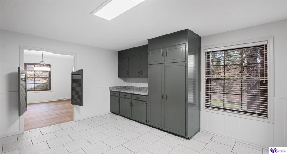 Johnstown Road, Elizabethtown, Kentucky 42701, ,3 BathroomsBathrooms,For Sale,Johnstown Road,HK24004150