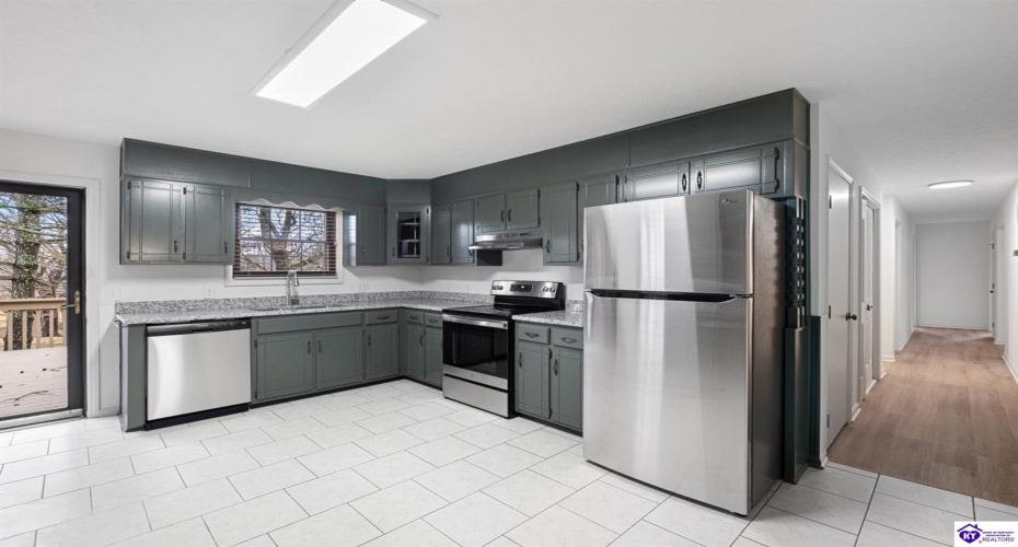 Johnstown Road, Elizabethtown, Kentucky 42701, ,3 BathroomsBathrooms,For Sale,Johnstown Road,HK24004150