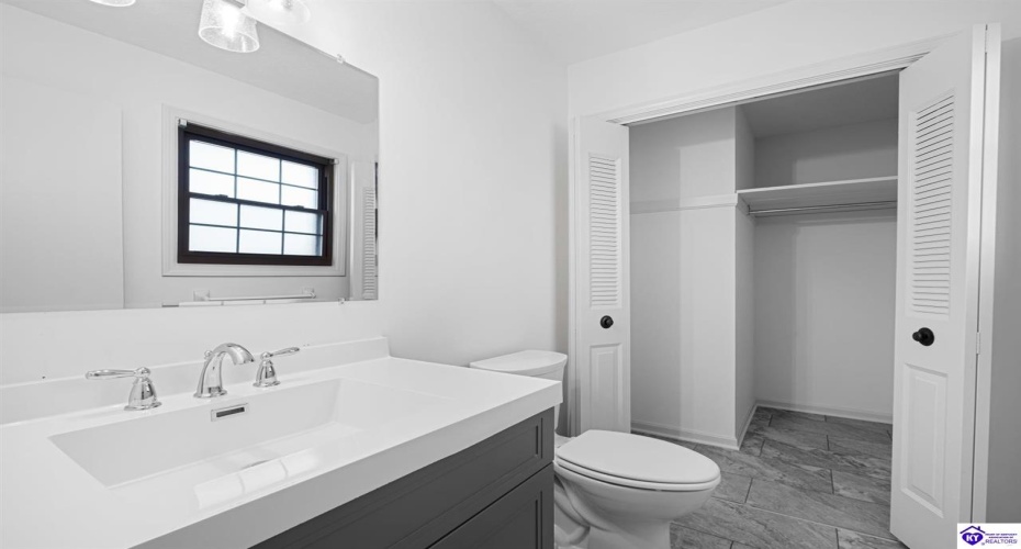 Johnstown Road, Elizabethtown, Kentucky 42701, ,3 BathroomsBathrooms,For Sale,Johnstown Road,HK24004150