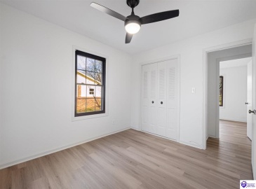 Johnstown Road, Elizabethtown, Kentucky 42701, ,3 BathroomsBathrooms,For Sale,Johnstown Road,HK24004150