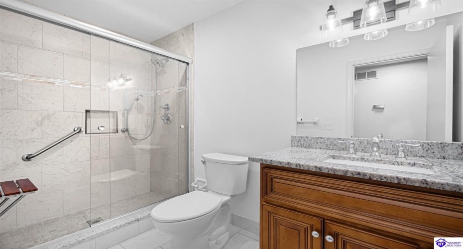 Johnstown Road, Elizabethtown, Kentucky 42701, ,3 BathroomsBathrooms,For Sale,Johnstown Road,HK24004150