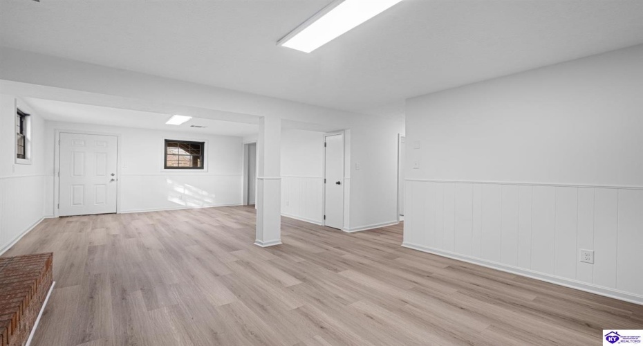 Johnstown Road, Elizabethtown, Kentucky 42701, ,3 BathroomsBathrooms,For Sale,Johnstown Road,HK24004150