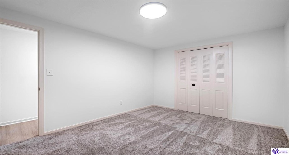 Johnstown Road, Elizabethtown, Kentucky 42701, ,3 BathroomsBathrooms,For Sale,Johnstown Road,HK24004150