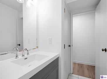 Johnstown Road, Elizabethtown, Kentucky 42701, ,3 BathroomsBathrooms,For Sale,Johnstown Road,HK24004150