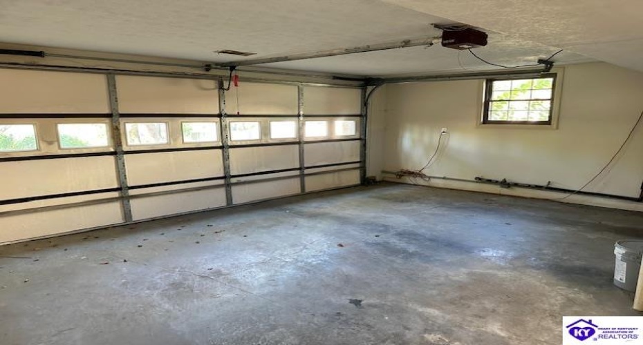 Johnstown Road, Elizabethtown, Kentucky 42701, ,3 BathroomsBathrooms,For Sale,Johnstown Road,HK24004150