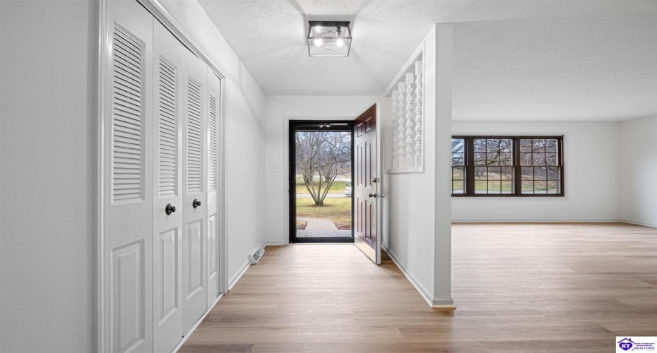 Johnstown Road, Elizabethtown, Kentucky 42701, ,3 BathroomsBathrooms,For Sale,Johnstown Road,HK24004150