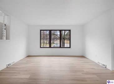 Johnstown Road, Elizabethtown, Kentucky 42701, ,3 BathroomsBathrooms,For Sale,Johnstown Road,HK24004150