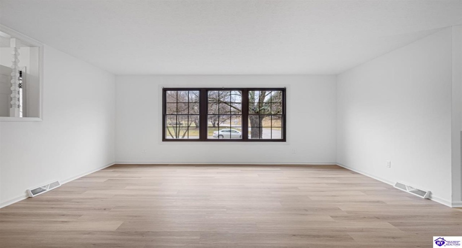 Johnstown Road, Elizabethtown, Kentucky 42701, ,3 BathroomsBathrooms,For Sale,Johnstown Road,HK24004150