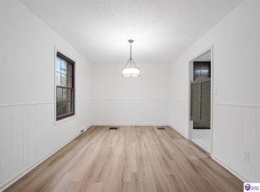 Johnstown Road, Elizabethtown, Kentucky 42701, ,3 BathroomsBathrooms,For Sale,Johnstown Road,HK24004150